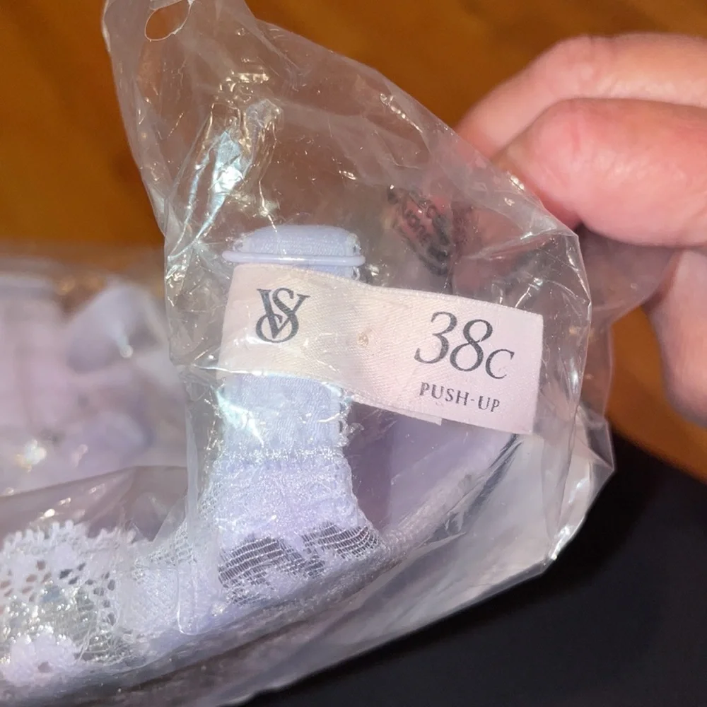 Victoria’s Secret Lace Push-Up Perfect Shape Bra - Picture 6 of 6